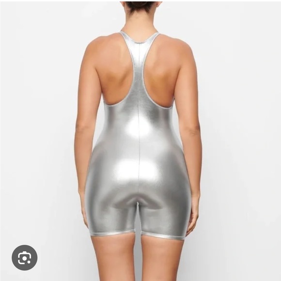 SKIMS Metallic Swim Cycle Suit in Nickel size M - Picture 3 of 12